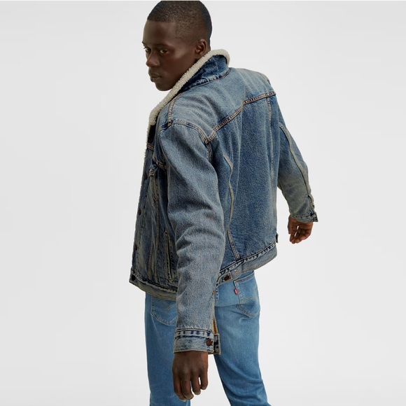 Levi’s Type III Sherpa Trucker Jacket in Color Mustard - Medium Wash - Picture 4 of 13